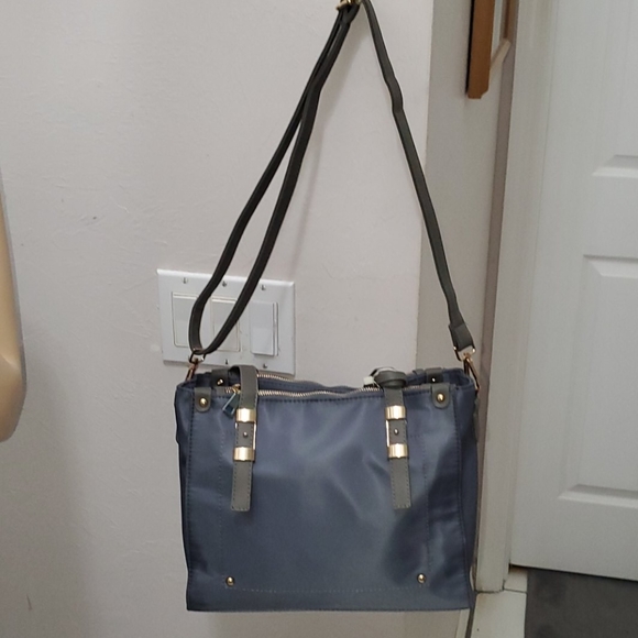 Gray nylon shoulder bag with crossbody strap. - Picture 7 of 7